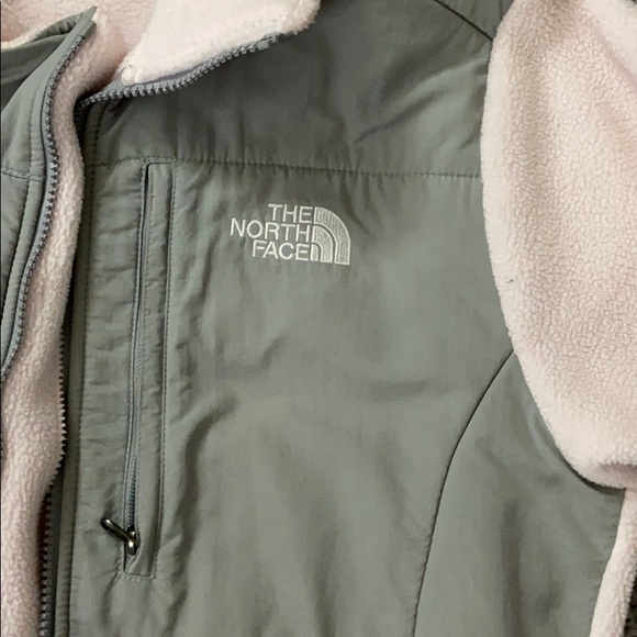 North face - Picture 2 of 4